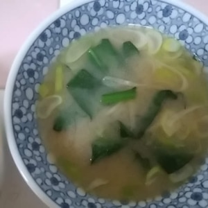 ほうれん草と厚揚げ、えのきと長ネギの味噌汁